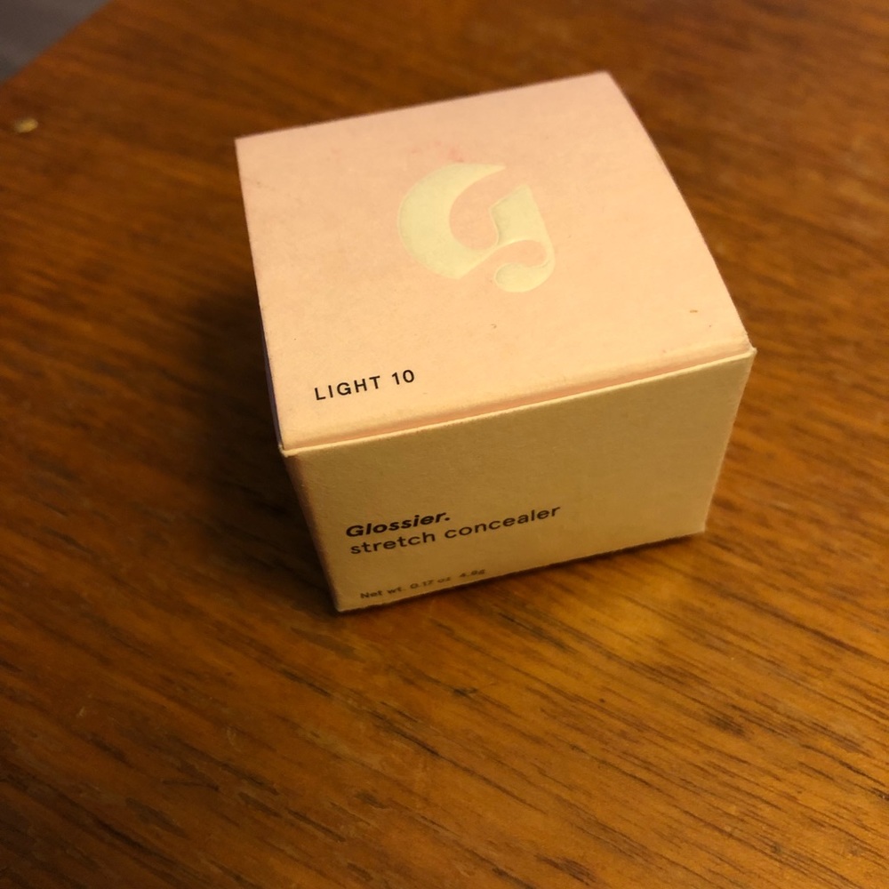Glossier stretch concealer in light